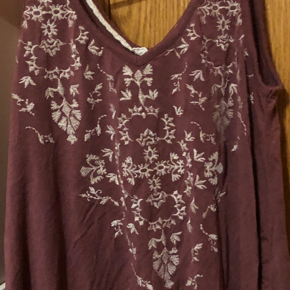 Maroon embroidered tank top